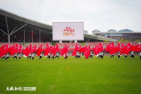 　　实在仔细比力不难发现，莫婕妤这个脚色与张柏芝本人某些阶段的心态很有类似的地方：一方面不相信恋爱和汉子，缺少平安感，一方面又对恋爱有着本能的巴望；一方面节制欲强，并悔恨汉子的变节，乃至不吝为此报复，一方面却又没法从报复中取得真实的快感，从而堕入疾苦的深渊难以自拔如许一个纠结的脚色注定难以掌控豪情上的幸福。